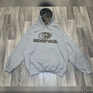 SIZE MEDIUM MENS MOSSY OAK GRAY / CAMO HOODIE
